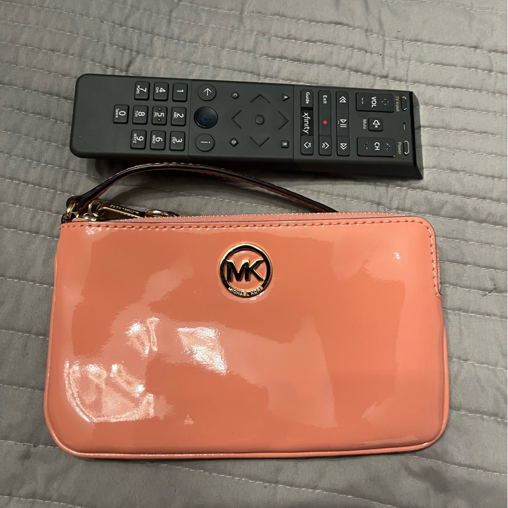 Michael Kors Fulton salmon wristlet